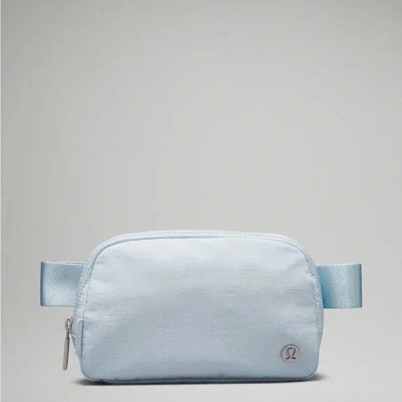 Lululemon Powder Blue 1L Everywhere Belt Bag - Picture 2 of 15